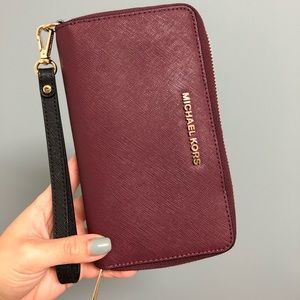 Michael Kors Jet Set Travel wristlet (Merlot)